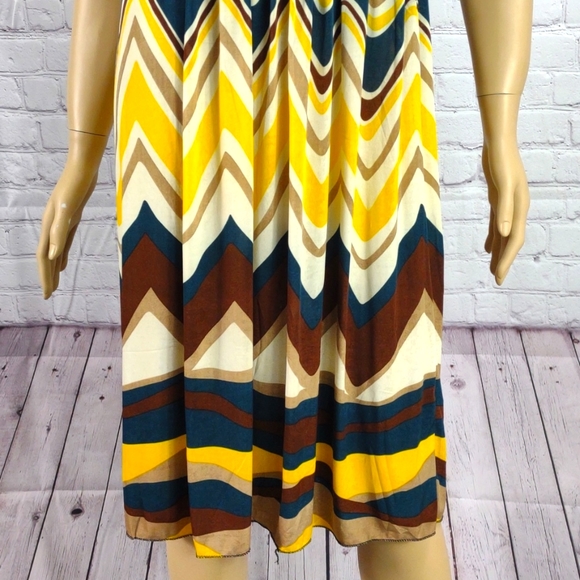 New Romantic Sini Large Sleeveless elastic bust midi dress - Picture 4 of 9